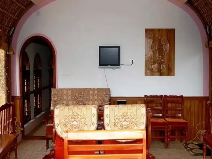 Кумараком: Kananavasan Houseboat