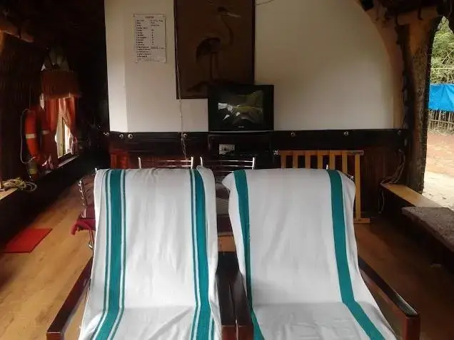 Кумараком: Kananavasan Houseboat