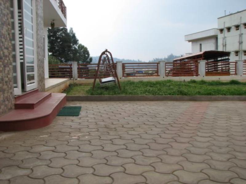 Ути: Modern Villa