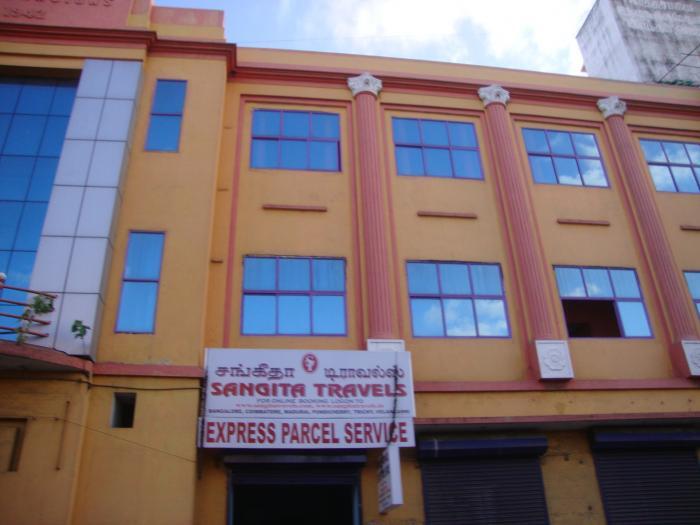Everest Hotel — фото 1