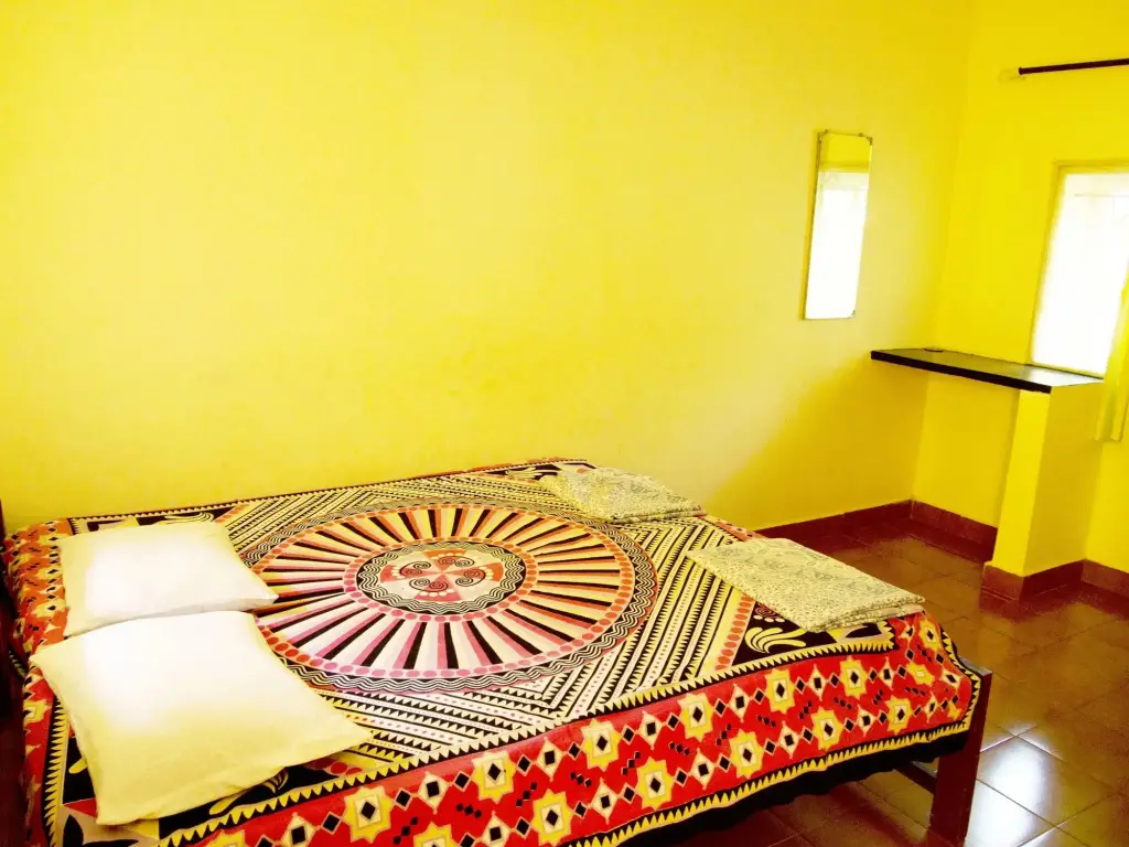Вагатор: Yellow House