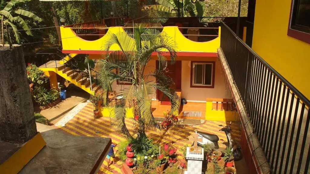 Yellow House — фото 1