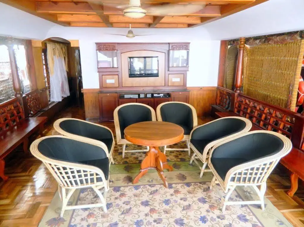 Аллеппи: Grandeur Houseboats