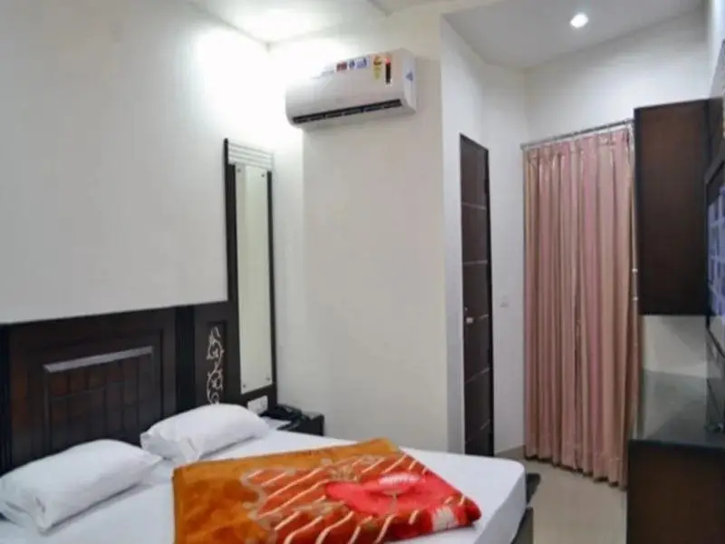 Наинитал: Hotel Park Land
