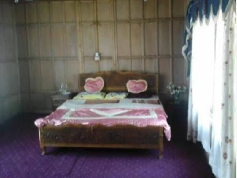 Шринагар: Pamela Houseboat
