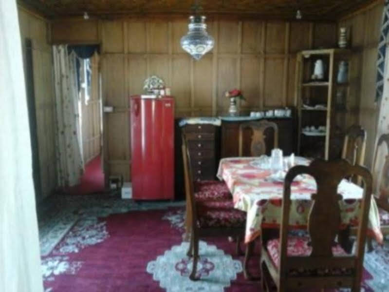 Шринагар: Pamela Houseboat
