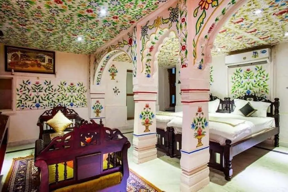Хиндаун: Suroth Mahal a Jaipur Riyasat