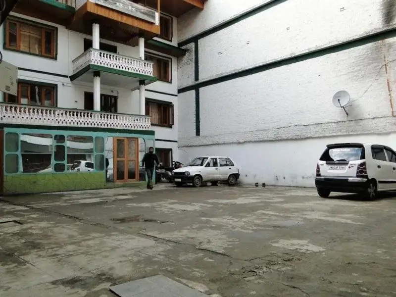 Шринагар: Aar Kay Hotel