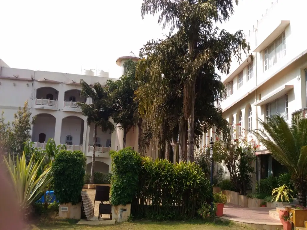 Гора Абу: Palanpur Palace - Mount Abu