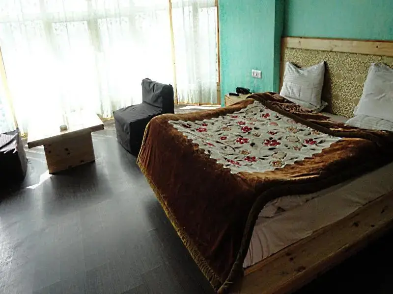 Лех: The Leh-Chen Hotel