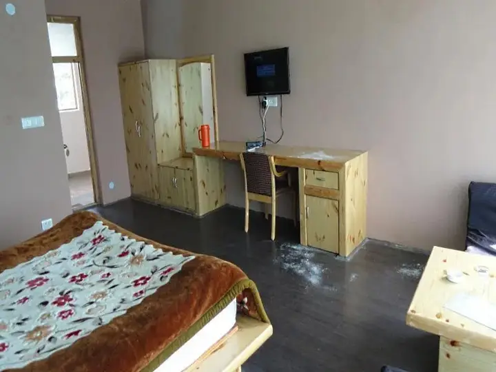 Лех: The Leh-Chen Hotel