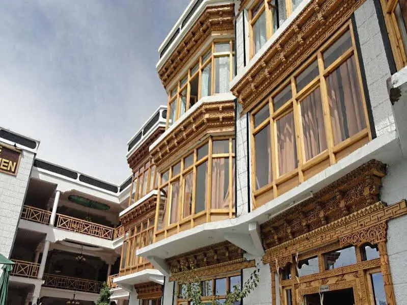 Лех: The Leh-Chen Hotel