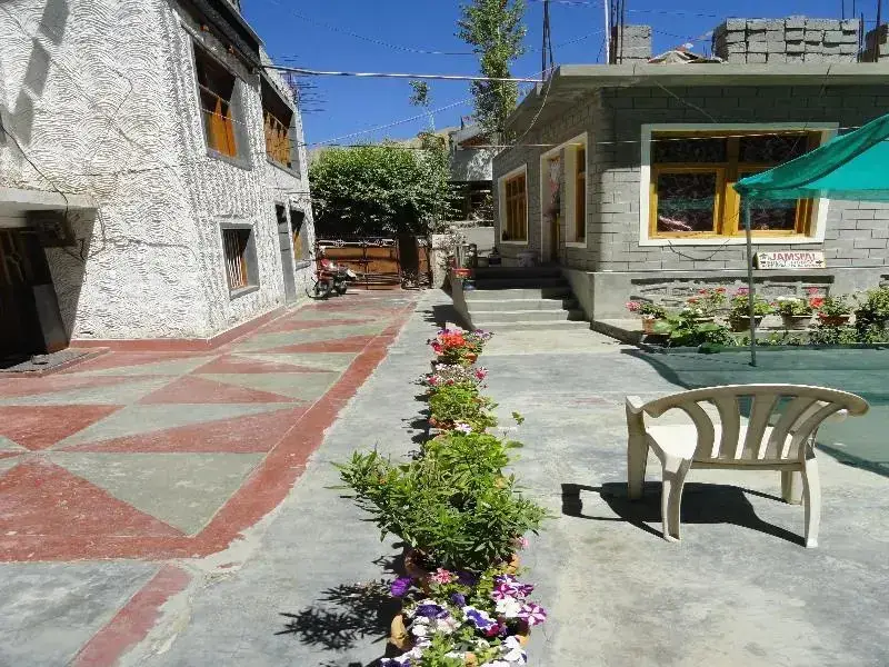 Лех: Jamspal Guest House