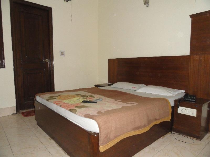 Нью-Дели: Hotel UK
