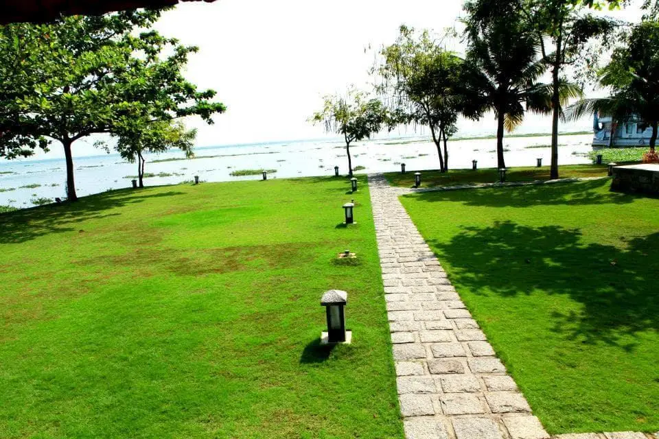 Мухамма: Shanthitheeram Lakeside Heritage Resort