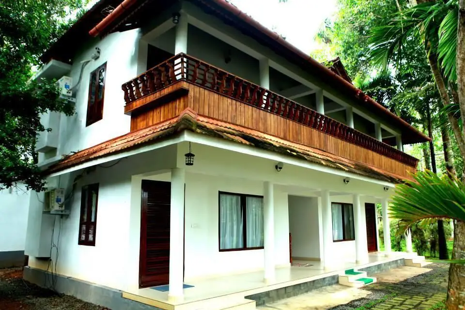 Мухамма: Shanthitheeram Lakeside Heritage Resort