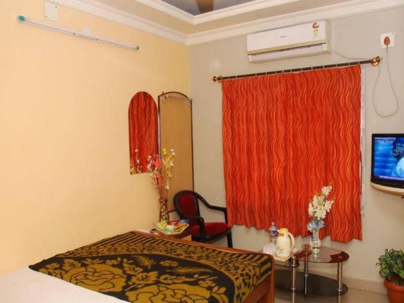 Колката: Holy Home Guest House