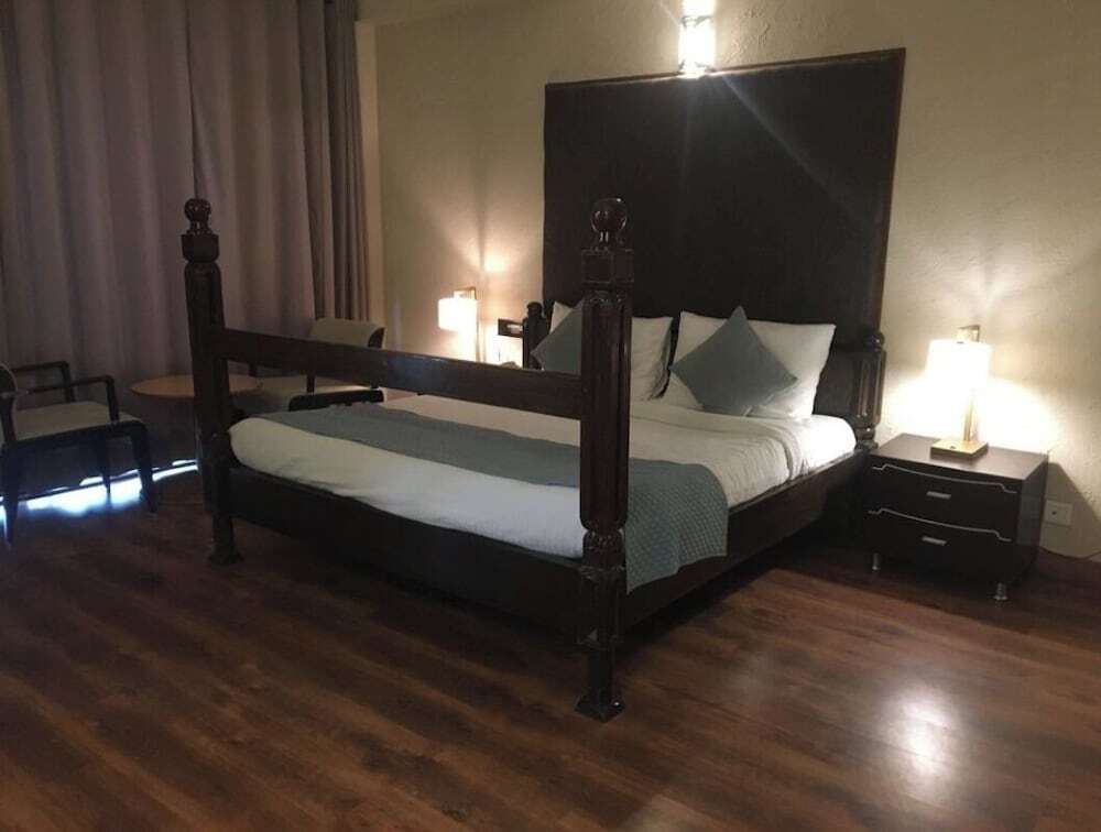 Солан: Dunn Perk Manor