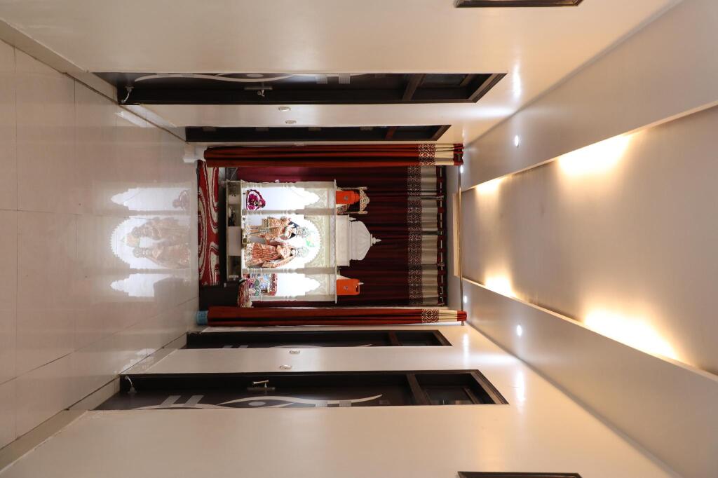 Вриндаван: Vrinda Palace