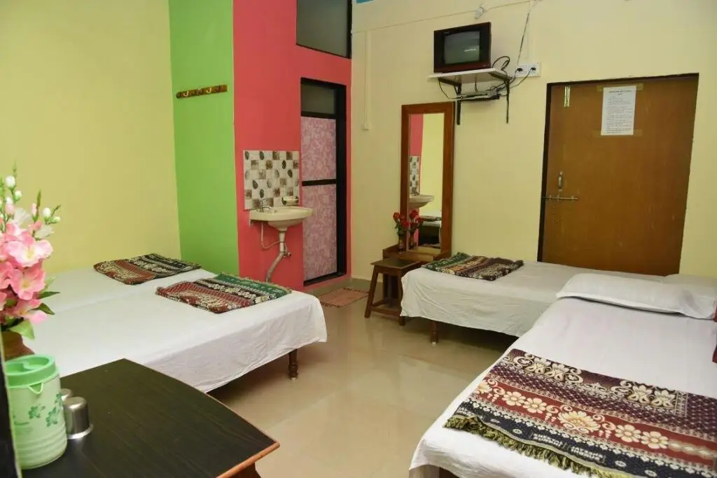 Даполи: Hotel Kavijay