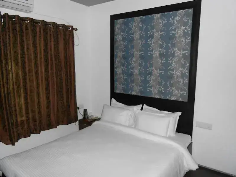 Киим: Hotel Chirag Executive