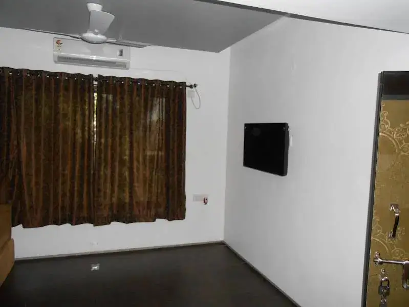 Киим: Hotel Chirag Executive