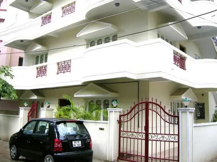Бангалор: Compact Langford Homes