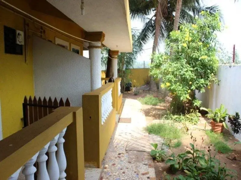 Анджуна: Purushottam Guest House