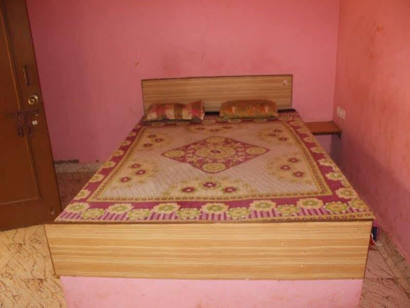 Анджуна: Purushottam Guest House