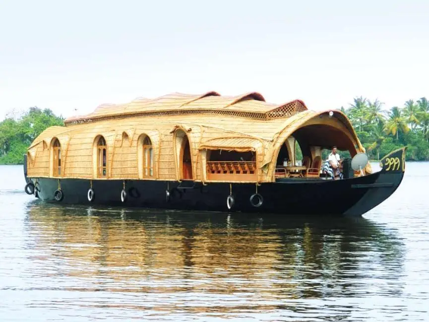 Аллеппи: Punnamada Houseboat