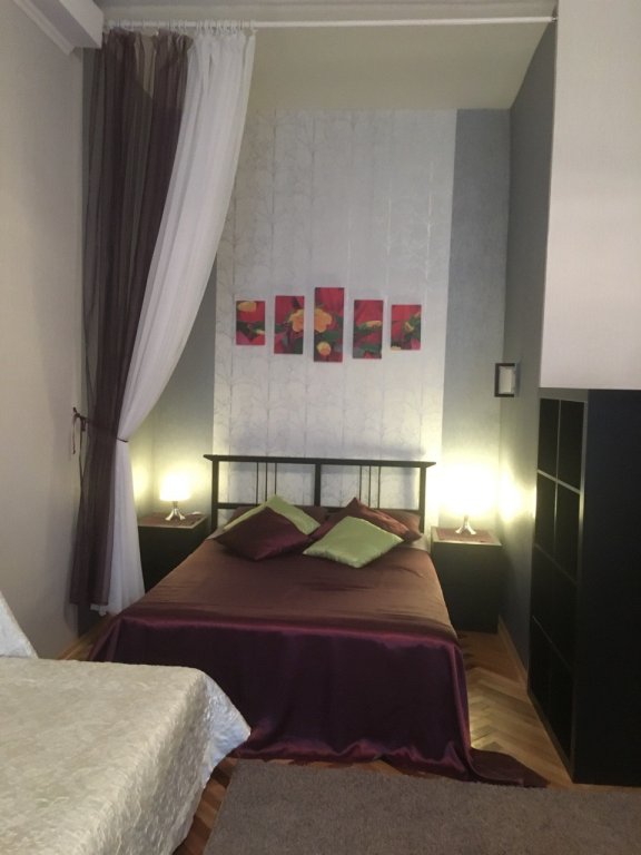 Санкт-Петербург: U Ploschadi Vosstaniya Apartments