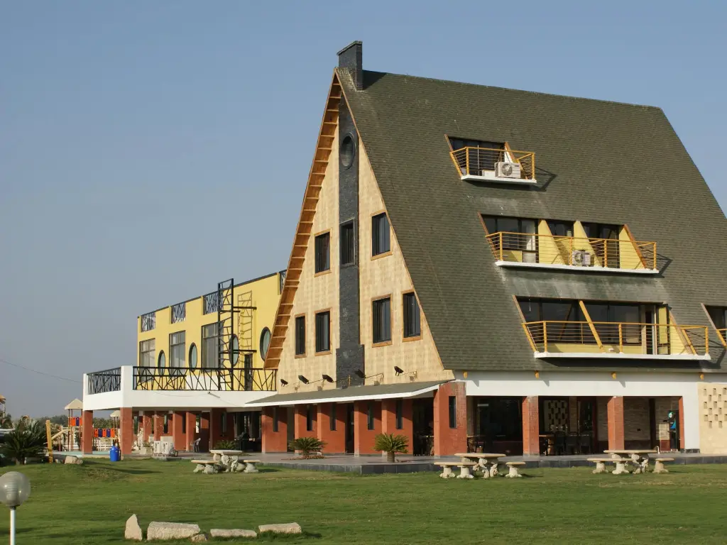 Бавла: Nalsafari Resort