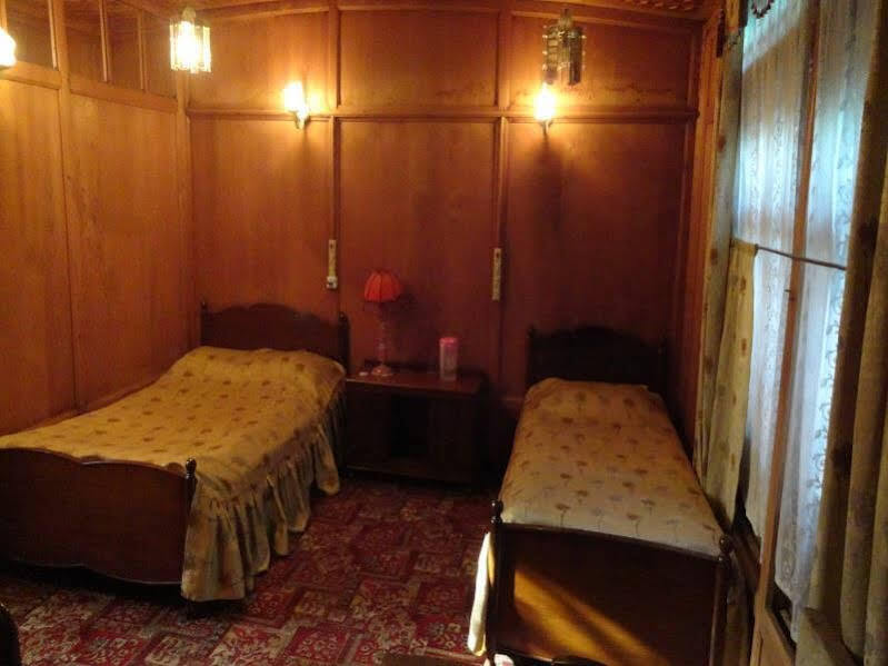 New Kharpalace Group of Houseboats — фото 1