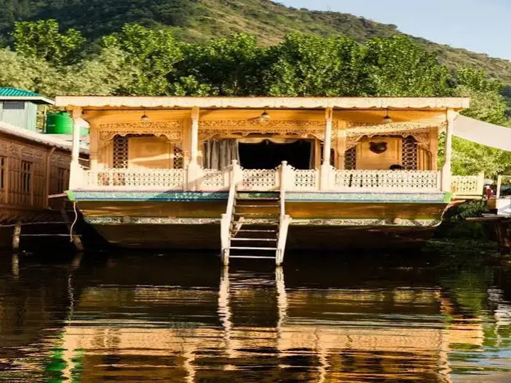 Шринагар: New Kharpalace Group of Houseboats