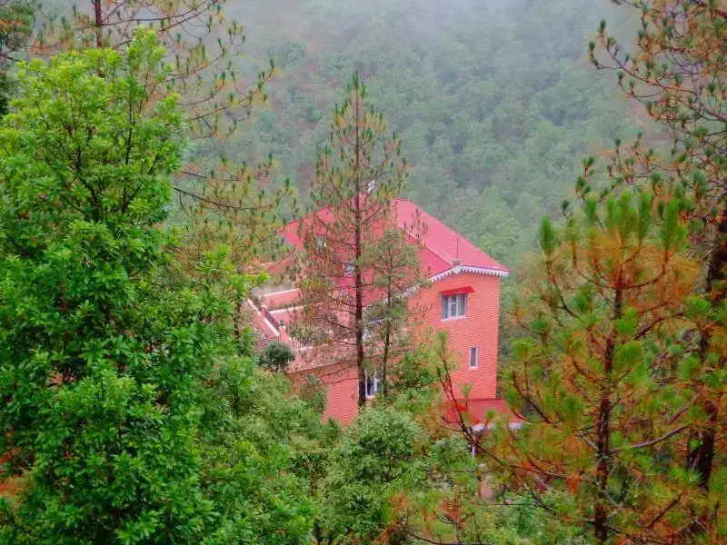 Раникхет: Whispering Heights Hotel