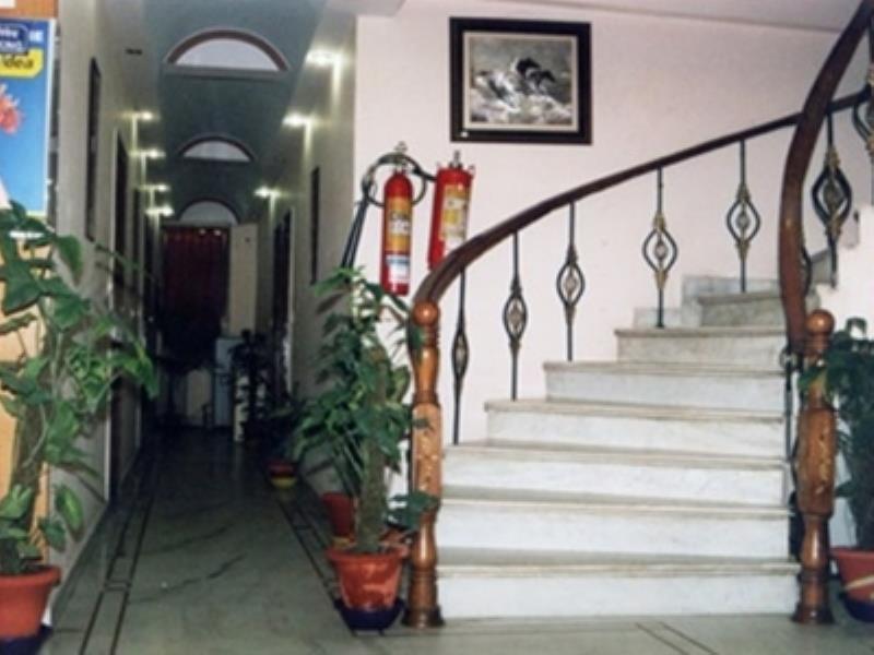 Нью-Дели: Hotel Nice Palace