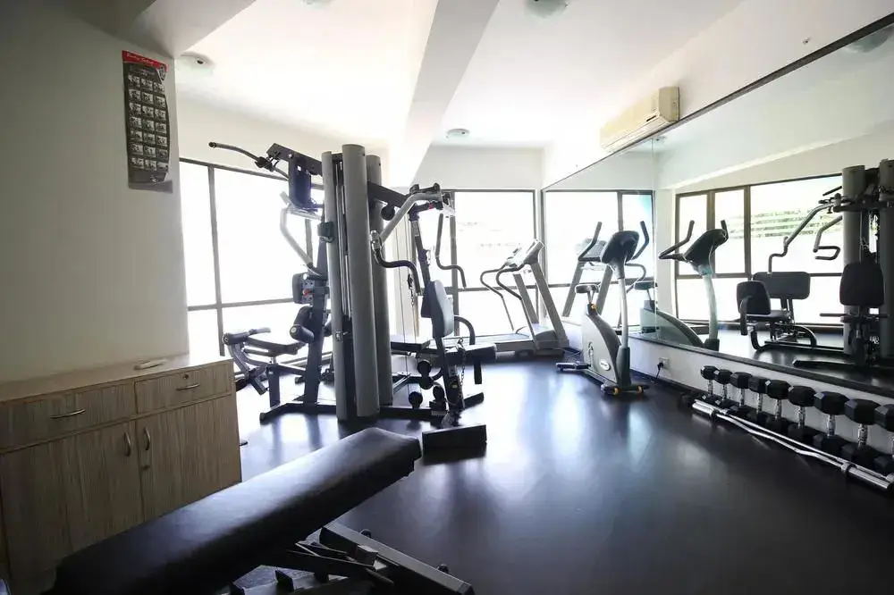 Ахмедабад: OYO Premium Gujarat College Ellisbridge