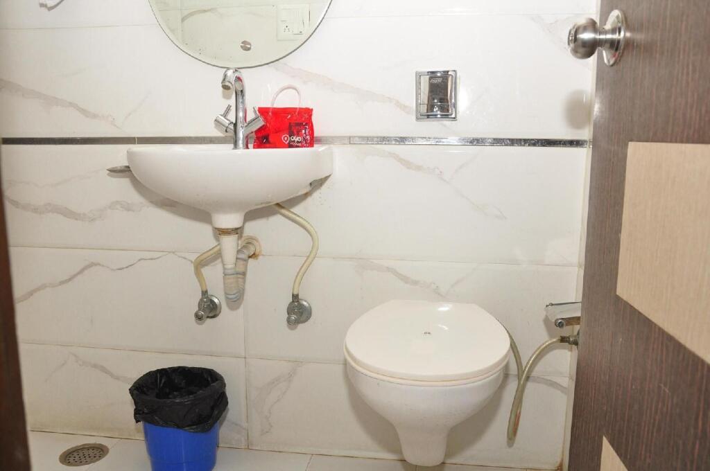 Амритсар: OYO 1605 Hotel Axis Inn