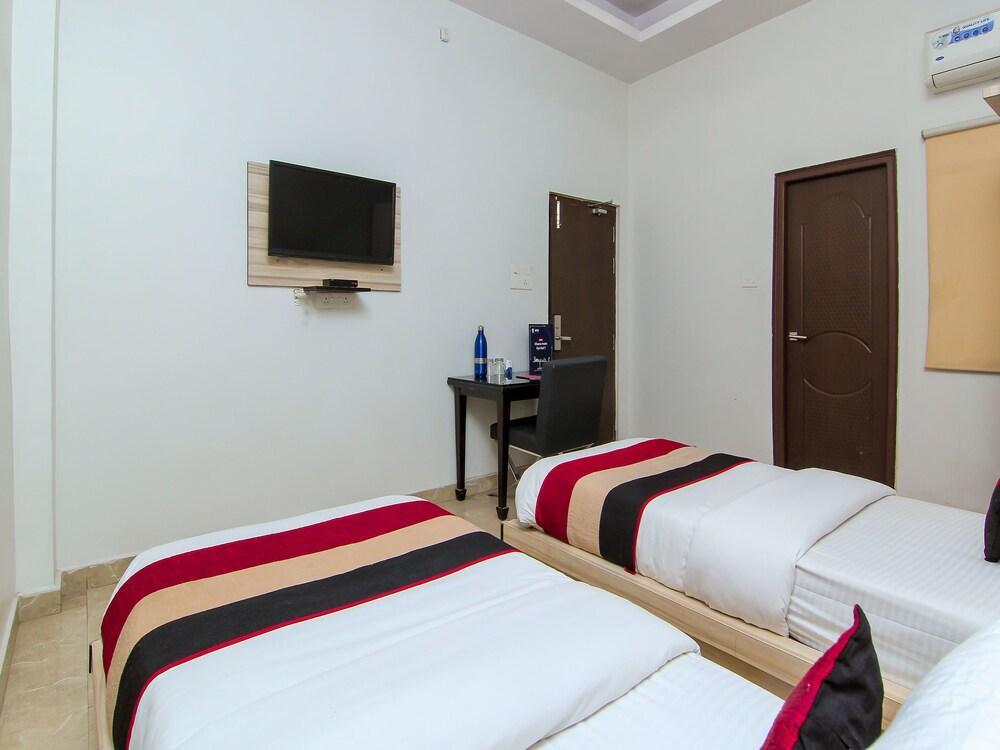 Лакхнау: OYO 1358 Hotel Crossroad