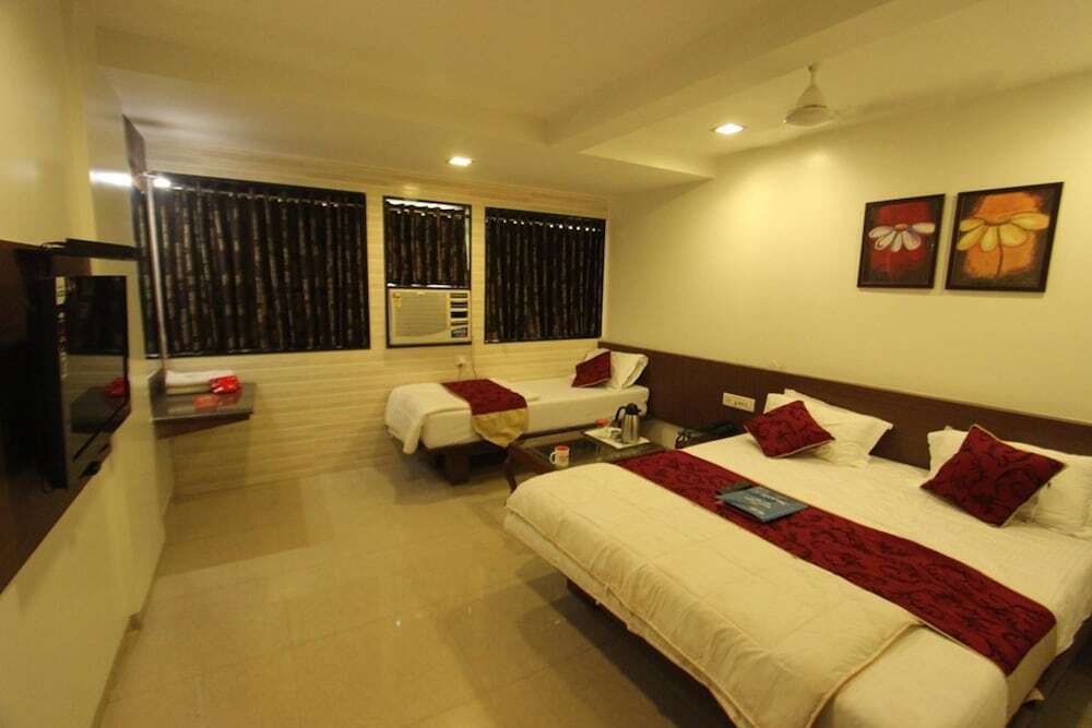 Сурат: OYO 1370 Hotel Akash