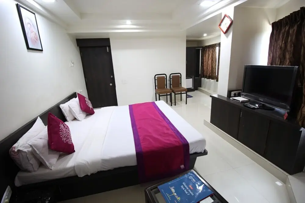 Раджкот: OYO 1360 Hotel Cross Road
