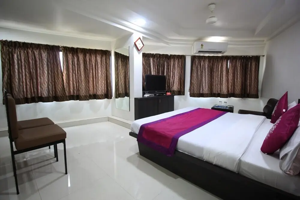 Раджкот: OYO 1360 Hotel Cross Road