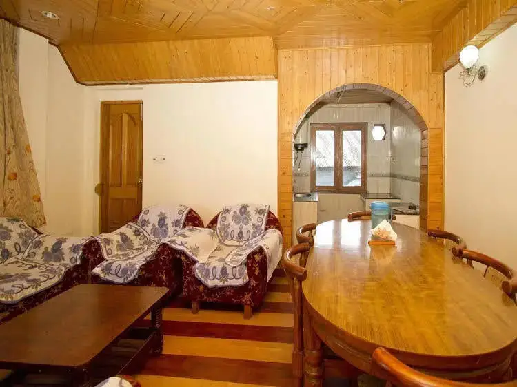 Манали: OYO 1882 Mountain View Cottage