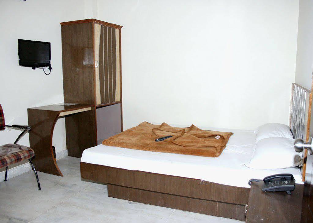 Нью-Дели: Uday Palace