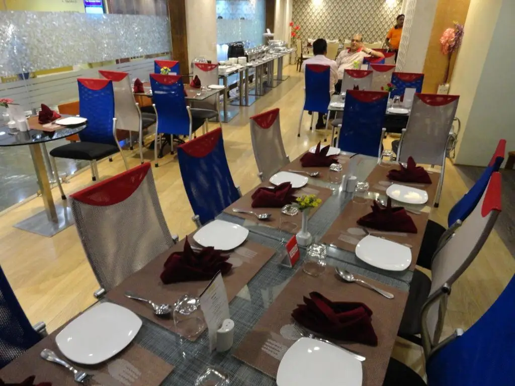 Колката: The Senator Hotel