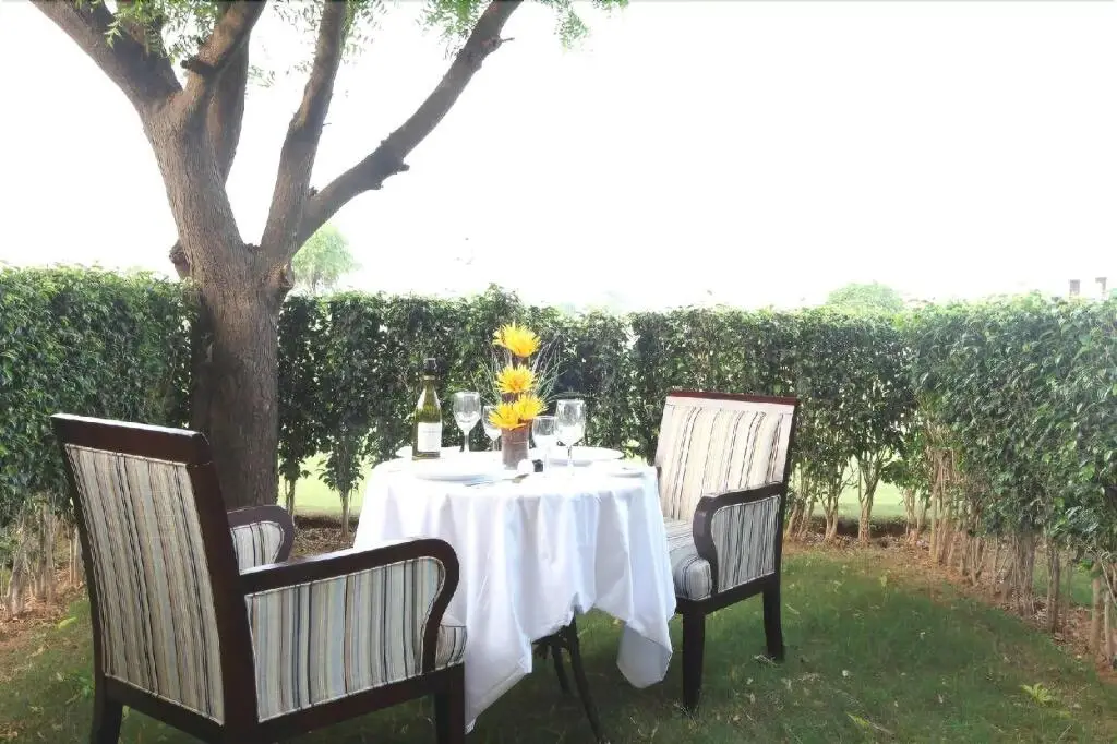 Шахджаханпур: Treehouse Sunrise Resort Neemrana