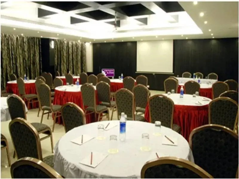 Пуна: Clarks Inn Suites Pune