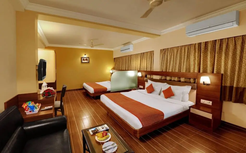 Ширди: Daiwik Hotels