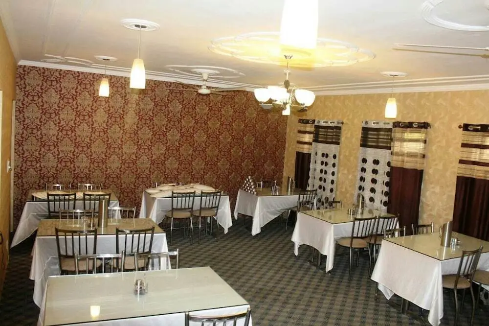 Шринагар: Sheesha Residency