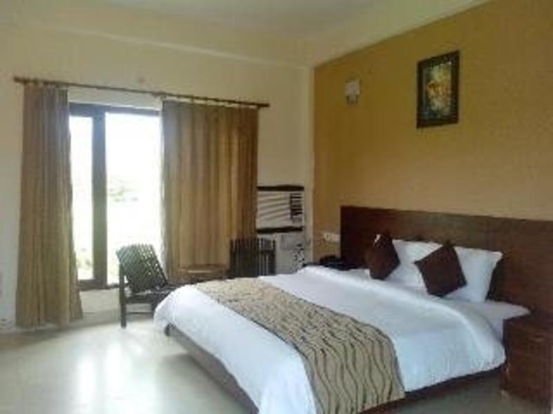 Наинитал: Clarks Inn Corbett Resort & SPA Corbett